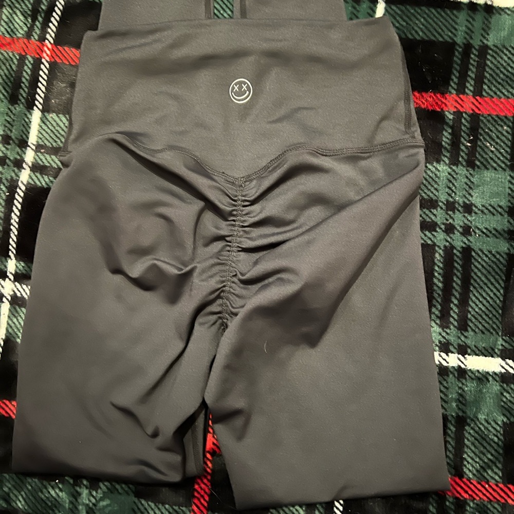 Salty savage leggings size medium never worn.